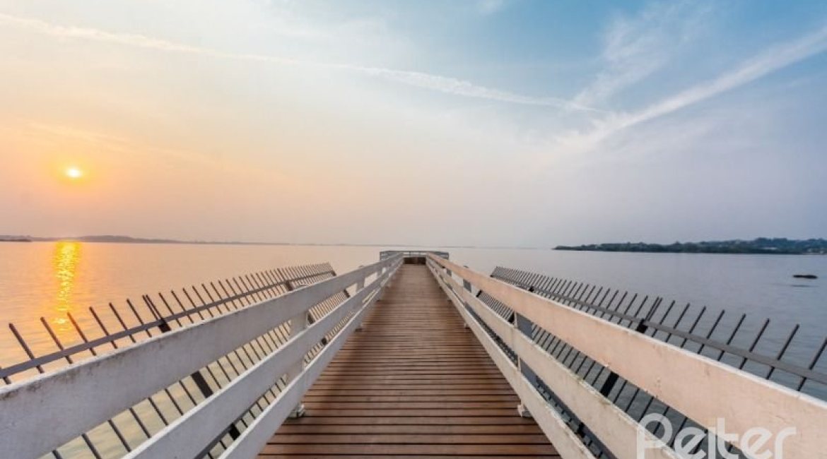 Casa em Condomínio à venda com 313m², 3 dormitórios, 1 suíte, 2 vagas, no bairro Tristeza em PORTO ALEGRE
