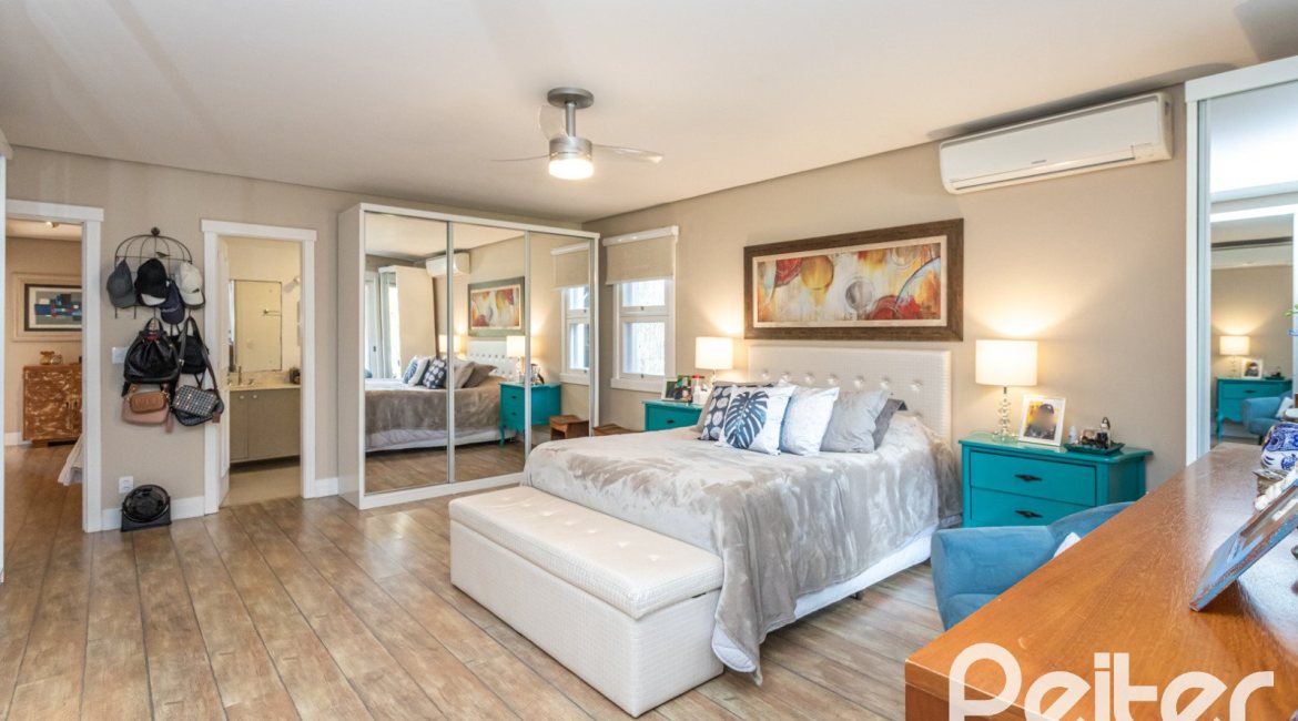 Casa em Condomínio à venda com 366m², 4 dormitórios, 4 suítes, 3 vagas, no bairro Terra Ville em PORTO ALEGRE