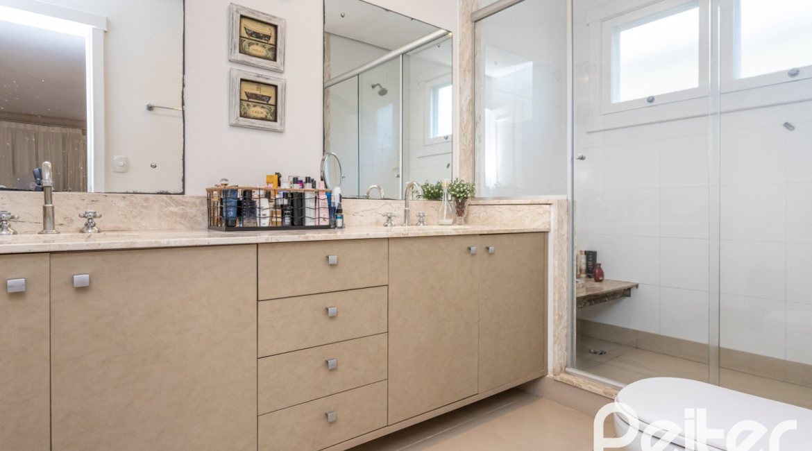 Casa em Condomínio à venda com 366m², 4 dormitórios, 4 suítes, 3 vagas, no bairro Terra Ville em PORTO ALEGRE