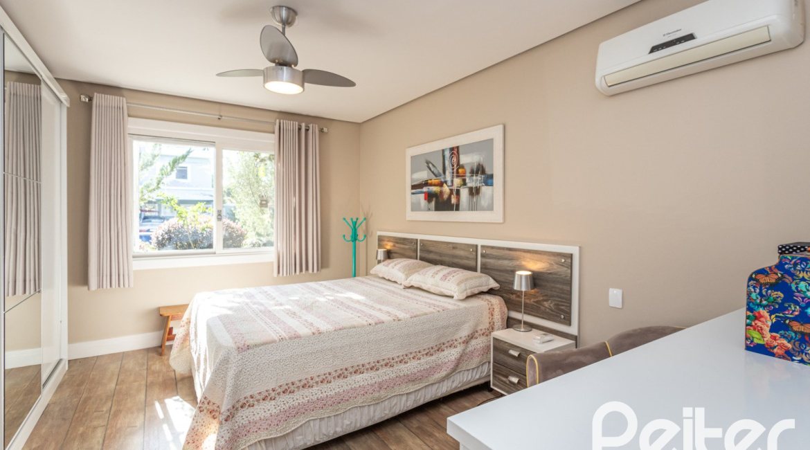 Casa em Condomínio à venda com 366m², 4 dormitórios, 4 suítes, 3 vagas, no bairro Terra Ville em PORTO ALEGRE