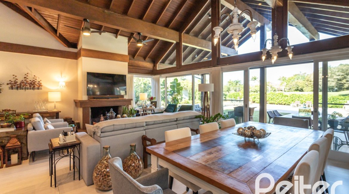 Casa em Condomínio à venda com 366m², 4 dormitórios, 4 suítes, 3 vagas, no bairro Terra Ville em PORTO ALEGRE