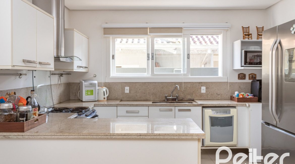 Casa em Condomínio à venda com 366m², 4 dormitórios, 4 suítes, 3 vagas, no bairro Terra Ville em PORTO ALEGRE