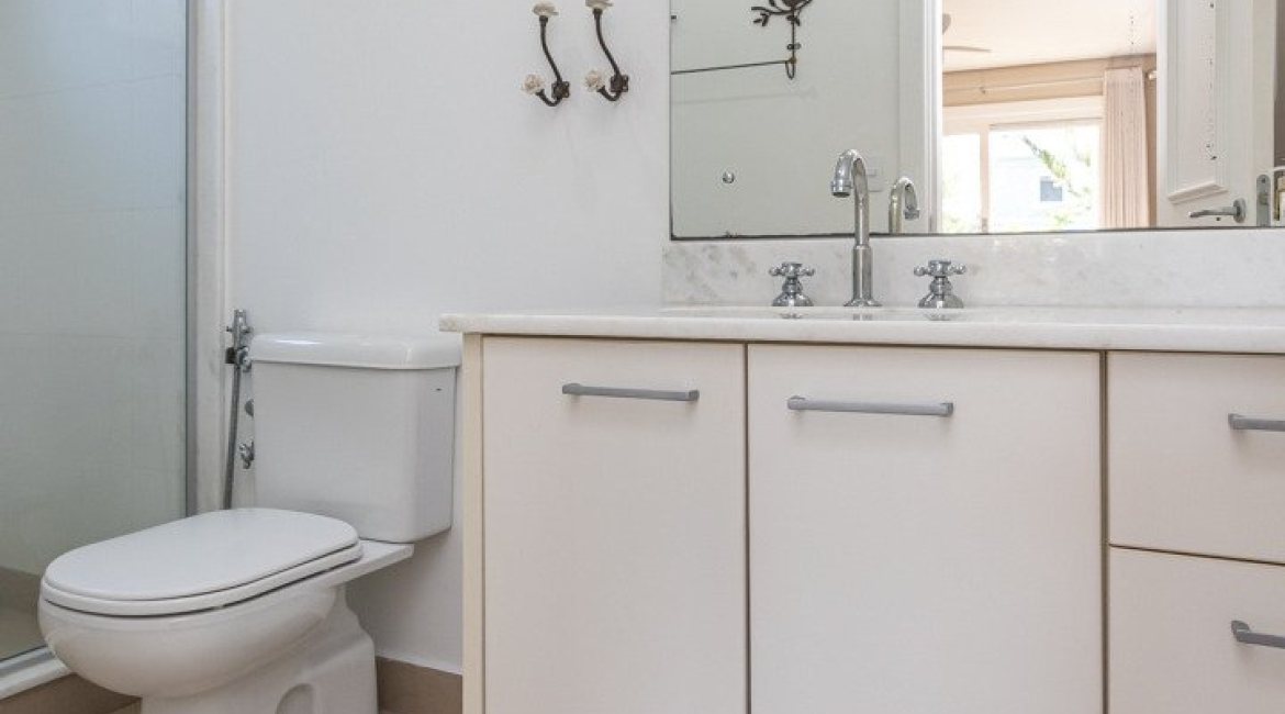 Casa em Condomínio à venda com 366m², 4 dormitórios, 4 suítes, 3 vagas, no bairro Terra Ville em PORTO ALEGRE