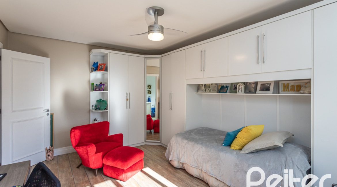 Casa em Condomínio à venda com 366m², 4 dormitórios, 4 suítes, 3 vagas, no bairro Terra Ville em PORTO ALEGRE