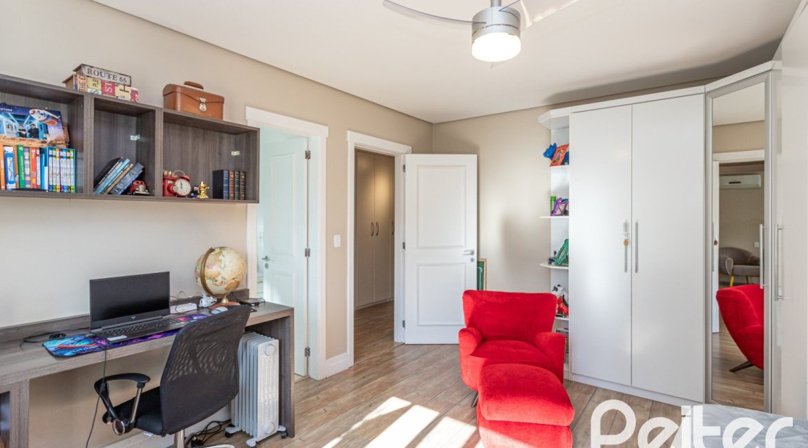 Casa em Condomínio à venda com 366m², 4 dormitórios, 4 suítes, 3 vagas, no bairro Terra Ville em PORTO ALEGRE