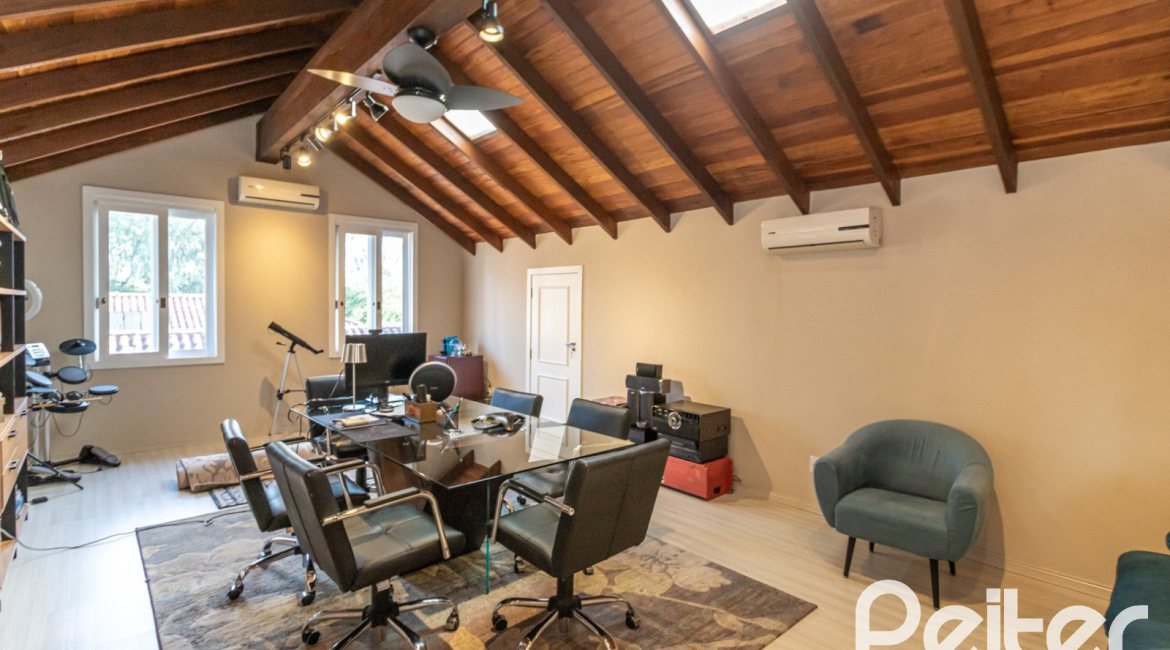 Casa em Condomínio à venda com 366m², 4 dormitórios, 4 suítes, 3 vagas, no bairro Terra Ville em PORTO ALEGRE