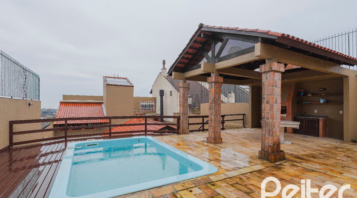 Casa à venda com 375m², 3 dormitórios, 1 suíte, 5 vagas, no bairro Vila Assunção em Porto Alegre