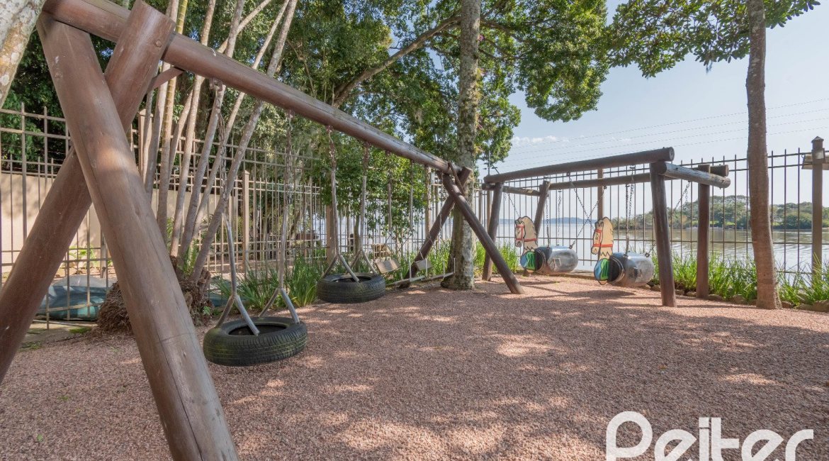 Casa em Condomínio à venda com 327m², 3 dormitórios, 3 suítes, 3 vagas, no bairro Tristeza em PORTO ALEGRE