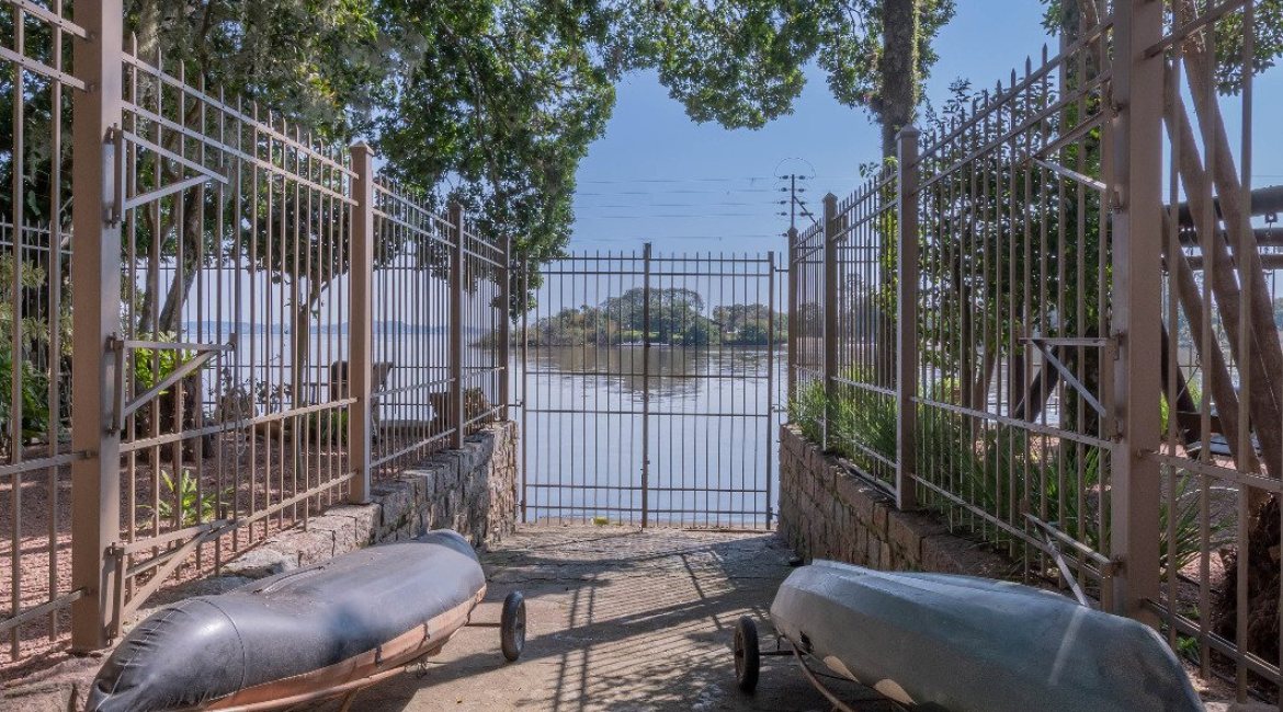 Casa em Condomínio à venda com 327m², 3 dormitórios, 3 suítes, 3 vagas, no bairro Tristeza em PORTO ALEGRE