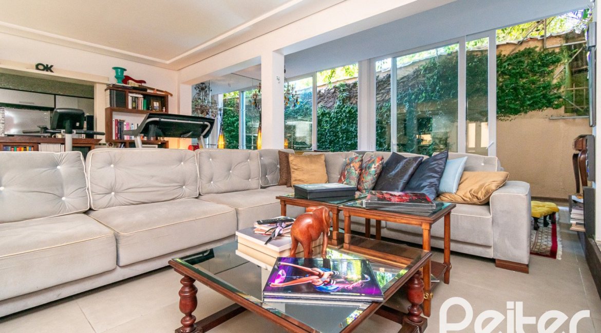 Casa em Condomínio à venda com 327m², 3 dormitórios, 3 suítes, 3 vagas, no bairro Tristeza em PORTO ALEGRE