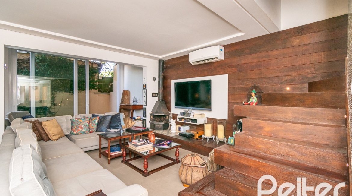 Casa em Condomínio à venda com 327m², 3 dormitórios, 3 suítes, 3 vagas, no bairro Tristeza em PORTO ALEGRE