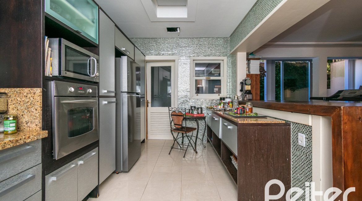 Casa em Condomínio à venda com 327m², 3 dormitórios, 3 suítes, 3 vagas, no bairro Tristeza em PORTO ALEGRE