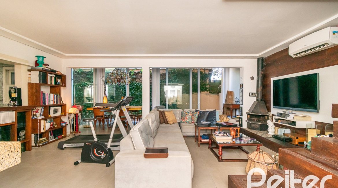 Casa em Condomínio à venda com 327m², 3 dormitórios, 3 suítes, 3 vagas, no bairro Tristeza em PORTO ALEGRE