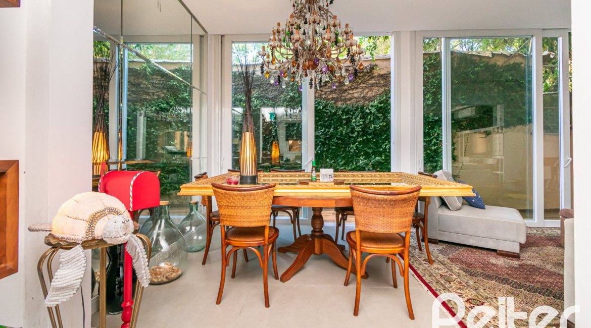 Casa em Condomínio à venda com 327m², 3 dormitórios, 3 suítes, 3 vagas, no bairro Tristeza em PORTO ALEGRE