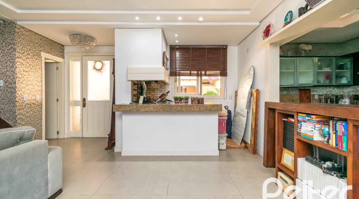 Casa em Condomínio à venda com 327m², 3 dormitórios, 3 suítes, 3 vagas, no bairro Tristeza em PORTO ALEGRE