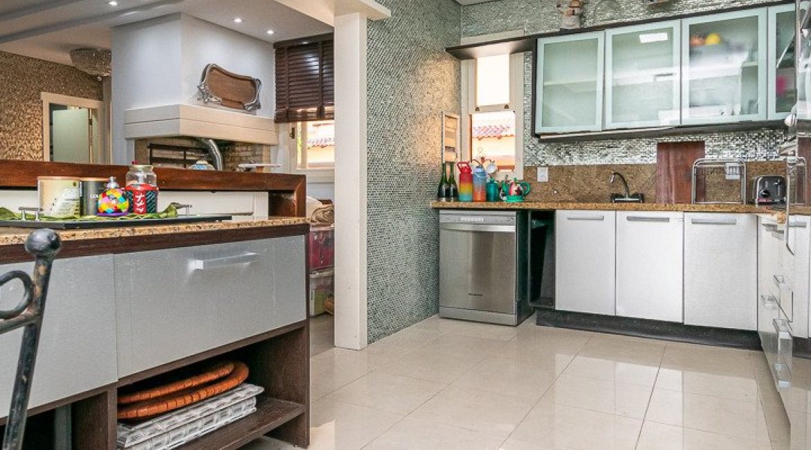 Casa em Condomínio à venda com 327m², 3 dormitórios, 3 suítes, 3 vagas, no bairro Tristeza em PORTO ALEGRE