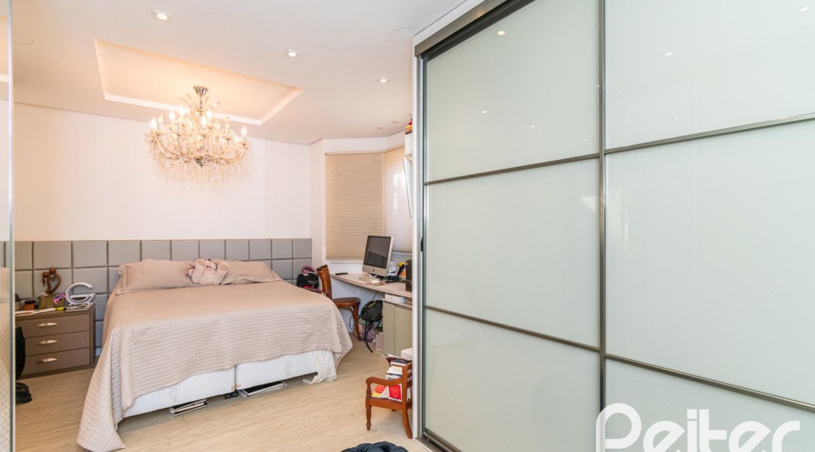 Casa em Condomínio à venda com 327m², 3 dormitórios, 3 suítes, 3 vagas, no bairro Tristeza em PORTO ALEGRE