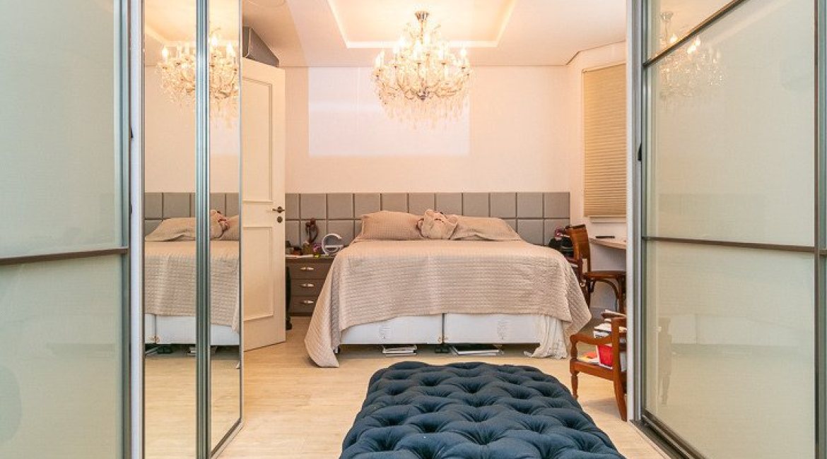 Casa em Condomínio à venda com 327m², 3 dormitórios, 3 suítes, 3 vagas, no bairro Tristeza em PORTO ALEGRE