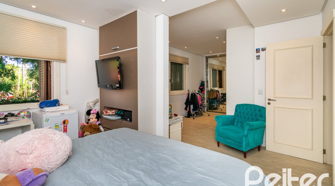 Casa em Condomínio à venda com 327m², 3 dormitórios, 3 suítes, 3 vagas, no bairro Tristeza em PORTO ALEGRE