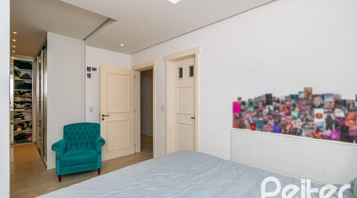 Casa em Condomínio à venda com 327m², 3 dormitórios, 3 suítes, 3 vagas, no bairro Tristeza em PORTO ALEGRE