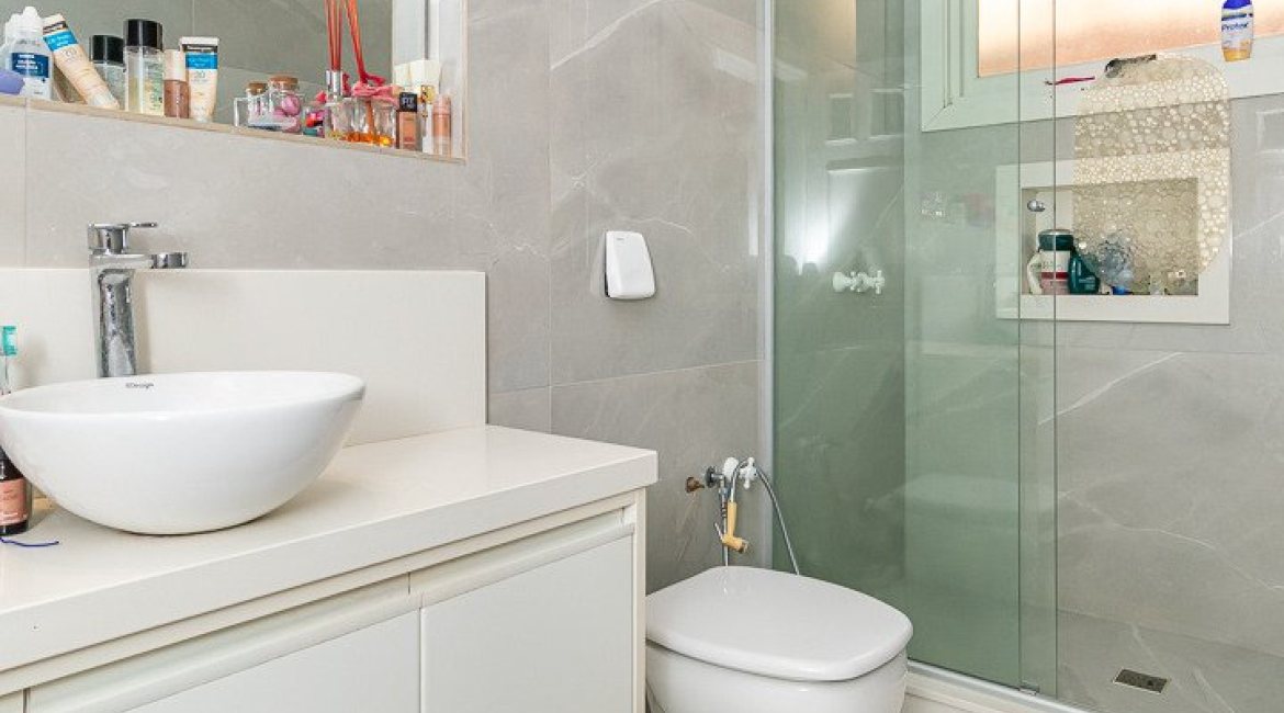 Casa em Condomínio à venda com 327m², 3 dormitórios, 3 suítes, 3 vagas, no bairro Tristeza em PORTO ALEGRE