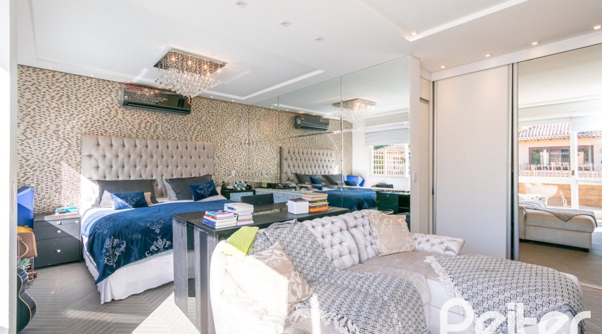 Casa em Condomínio à venda com 327m², 3 dormitórios, 3 suítes, 3 vagas, no bairro Tristeza em PORTO ALEGRE