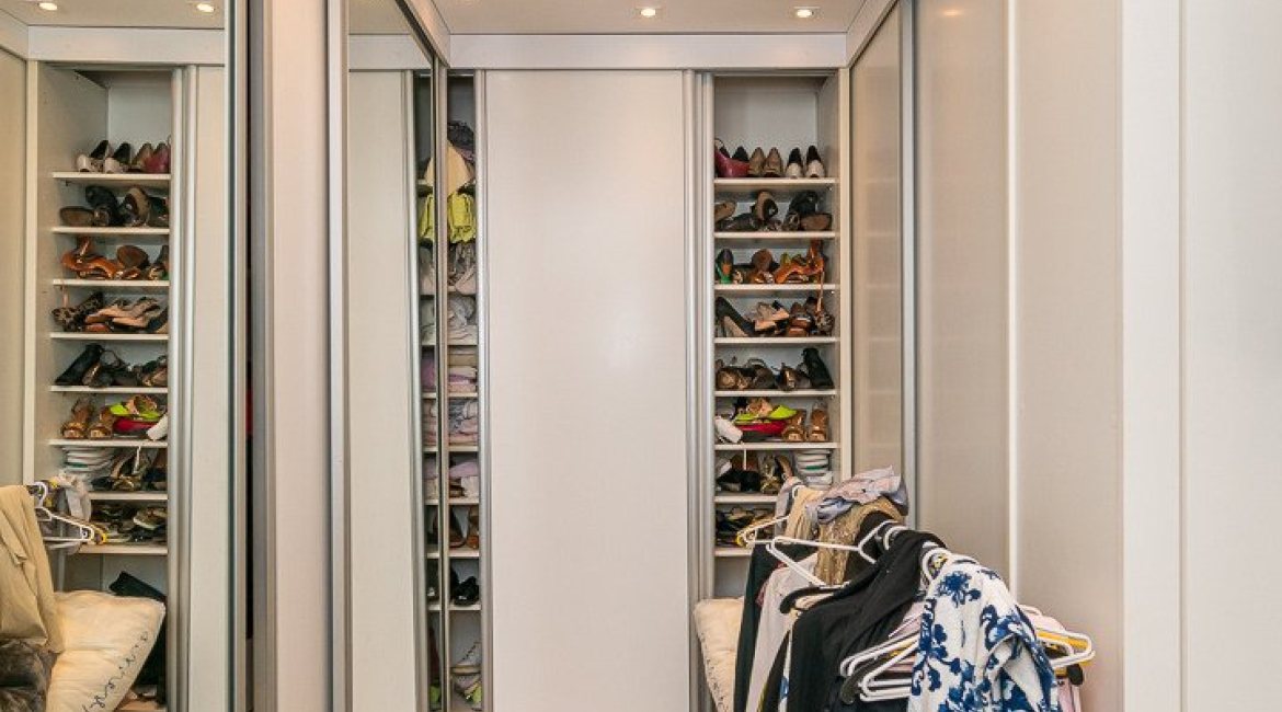 Casa em Condomínio à venda com 327m², 3 dormitórios, 3 suítes, 3 vagas, no bairro Tristeza em PORTO ALEGRE