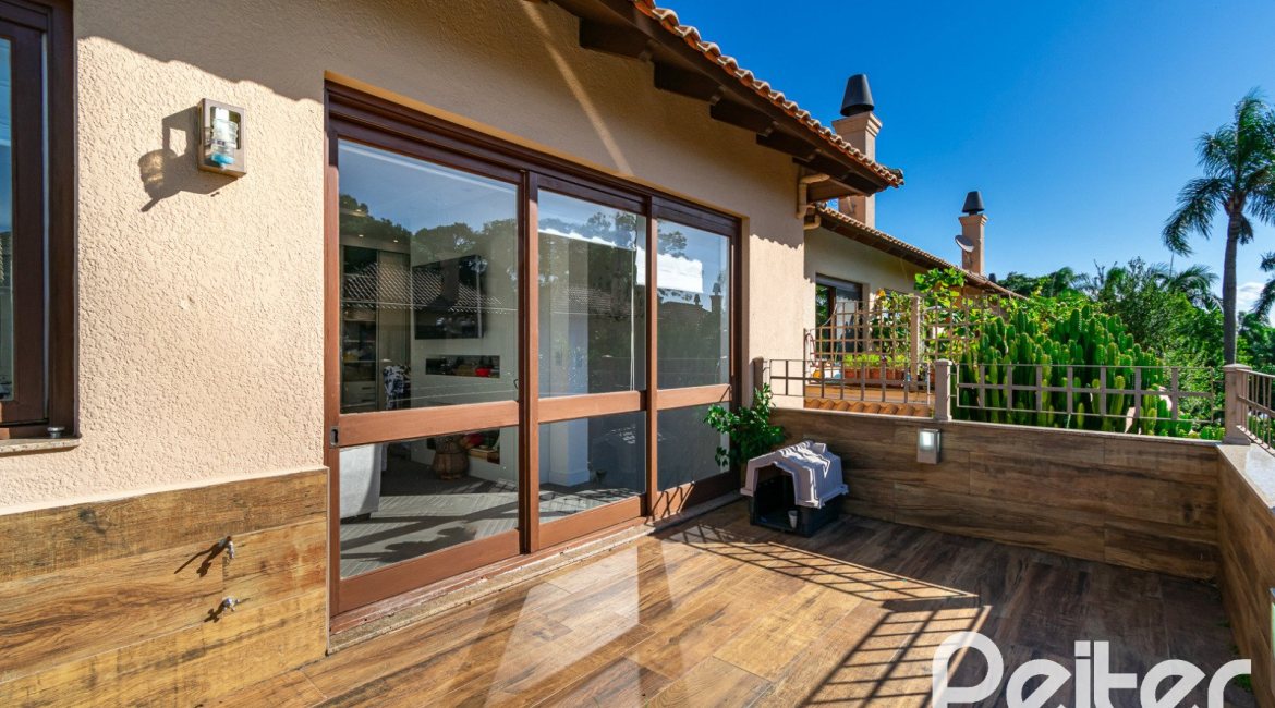 Casa em Condomínio à venda com 327m², 3 dormitórios, 3 suítes, 3 vagas, no bairro Tristeza em PORTO ALEGRE