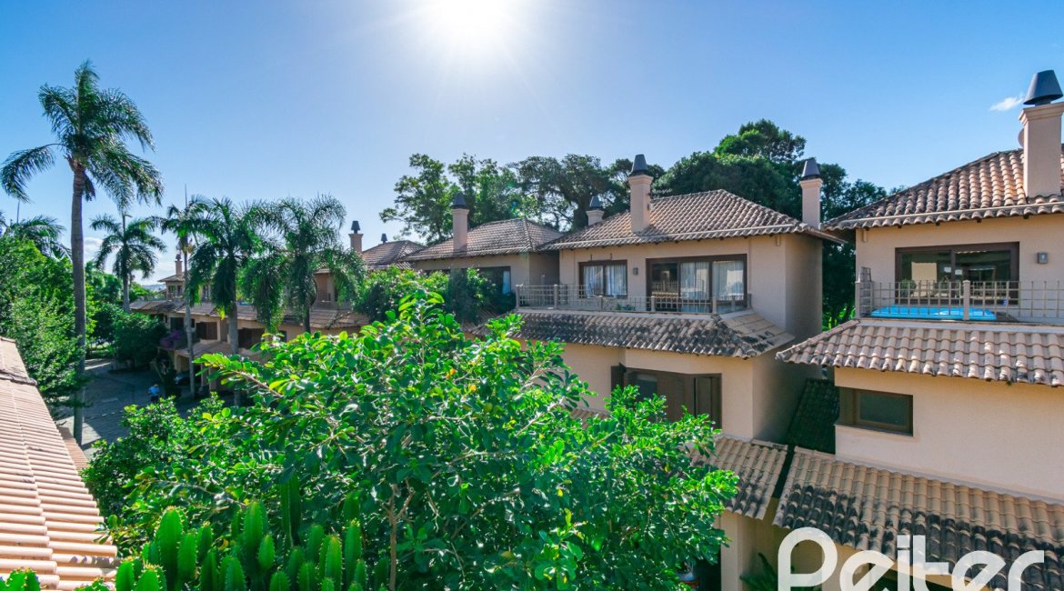 Casa em Condomínio à venda com 327m², 3 dormitórios, 3 suítes, 3 vagas, no bairro Tristeza em PORTO ALEGRE