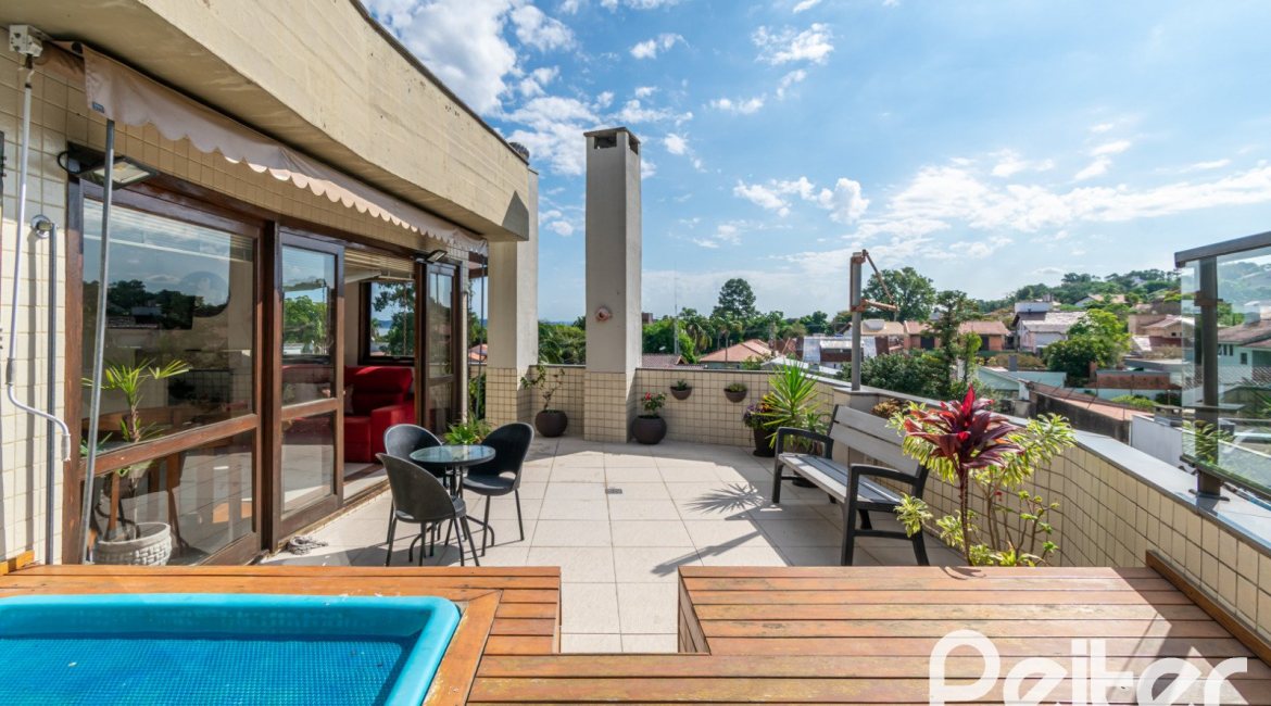 Cobertura à venda com 180m², 2 dormitórios, 1 suíte, 2 vagas, no bairro Vila Assunção em Porto Alegre