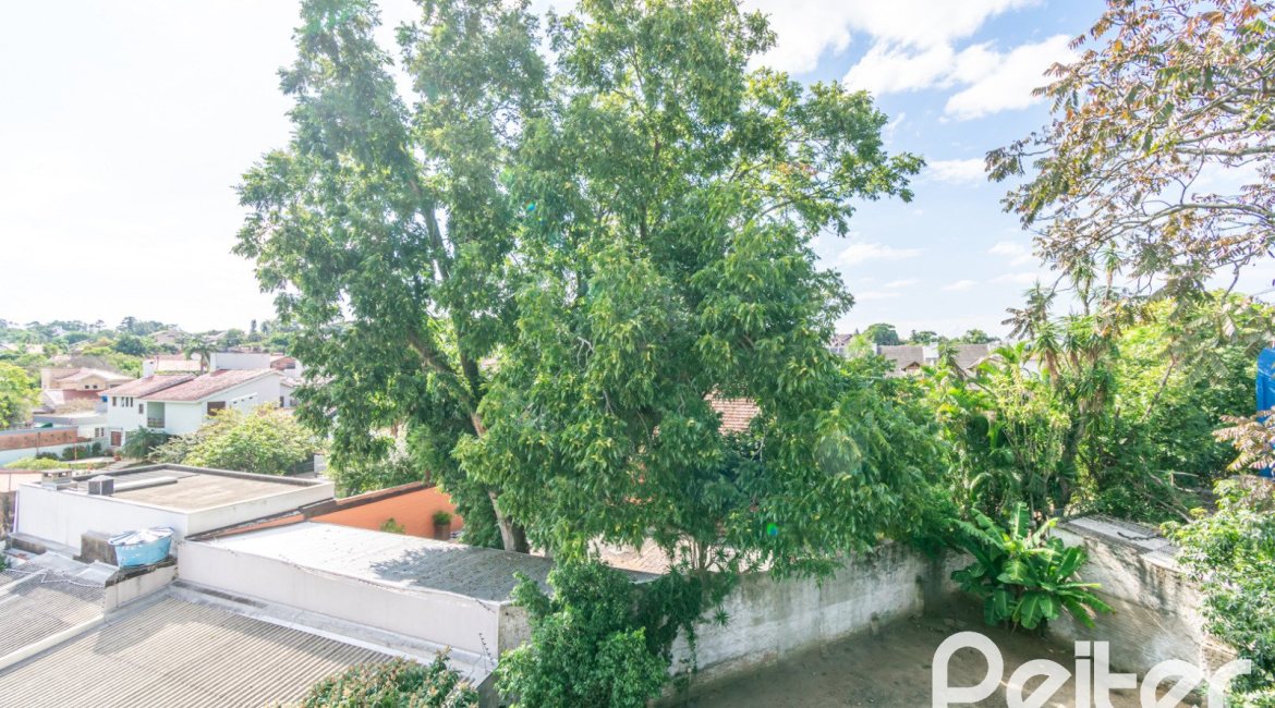 Cobertura à venda com 180m², 2 dormitórios, 1 suíte, 2 vagas, no bairro Vila Assunção em Porto Alegre