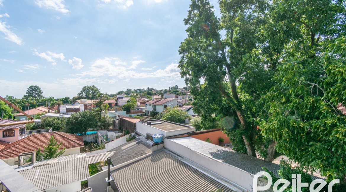 Cobertura à venda com 180m², 2 dormitórios, 1 suíte, 2 vagas, no bairro Vila Assunção em Porto Alegre
