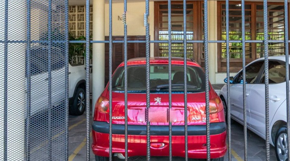 Cobertura à venda com 180m², 2 dormitórios, 1 suíte, 2 vagas, no bairro Vila Assunção em Porto Alegre