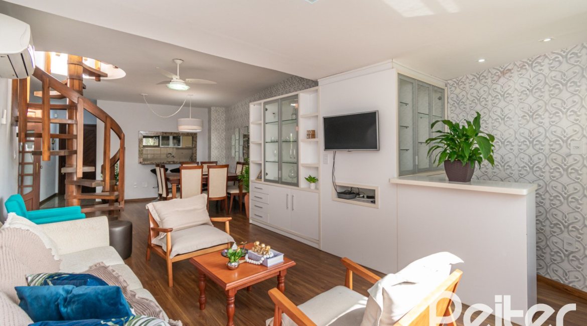 Cobertura à venda com 180m², 2 dormitórios, 1 suíte, 2 vagas, no bairro Vila Assunção em Porto Alegre