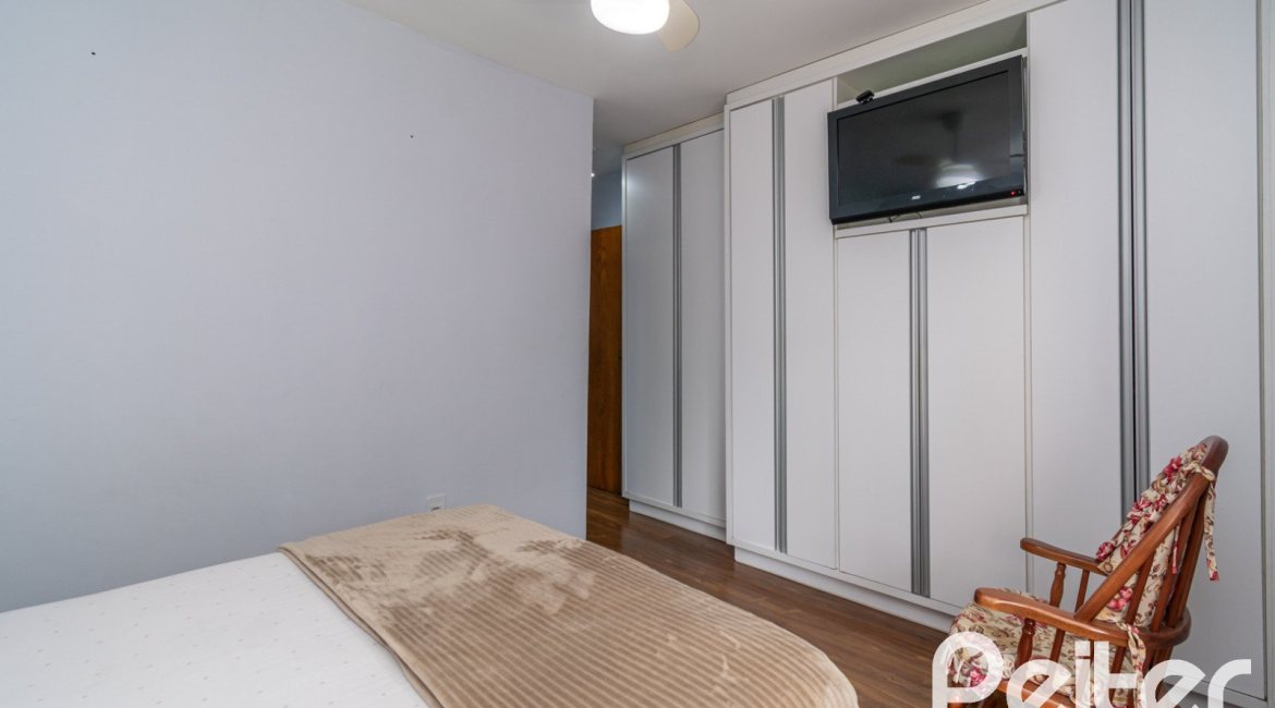 Cobertura à venda com 180m², 2 dormitórios, 1 suíte, 2 vagas, no bairro Vila Assunção em Porto Alegre