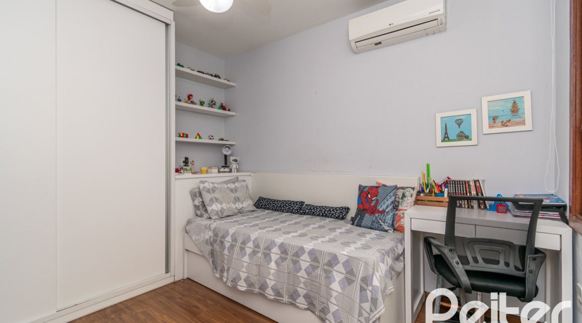 Cobertura à venda com 180m², 2 dormitórios, 1 suíte, 2 vagas, no bairro Vila Assunção em Porto Alegre