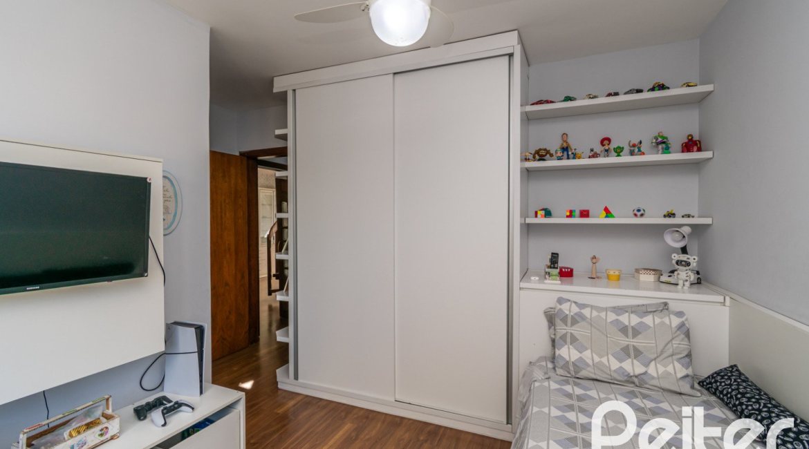 Cobertura à venda com 180m², 2 dormitórios, 1 suíte, 2 vagas, no bairro Vila Assunção em Porto Alegre