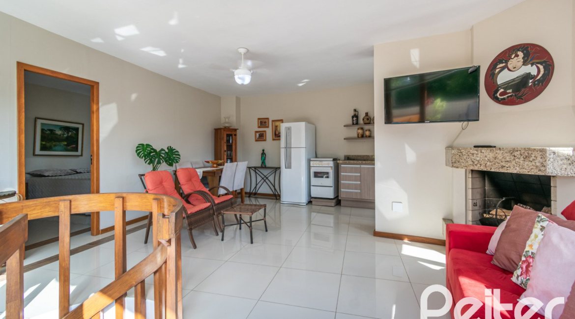 Cobertura à venda com 180m², 2 dormitórios, 1 suíte, 2 vagas, no bairro Vila Assunção em Porto Alegre