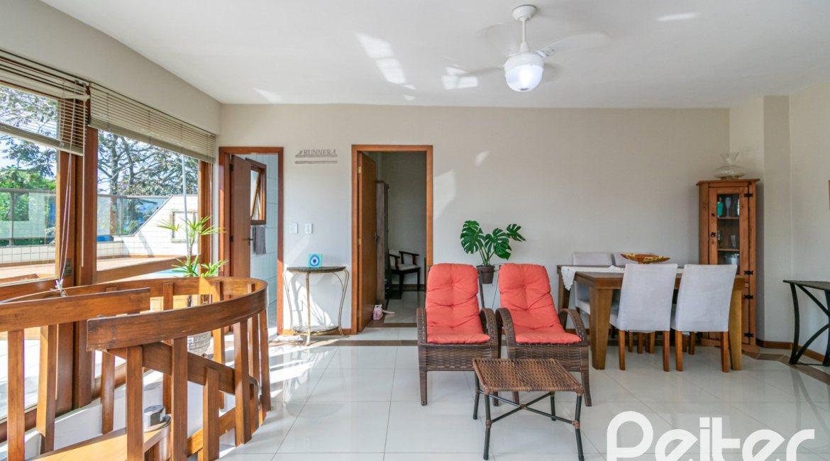 Cobertura à venda com 180m², 2 dormitórios, 1 suíte, 2 vagas, no bairro Vila Assunção em Porto Alegre