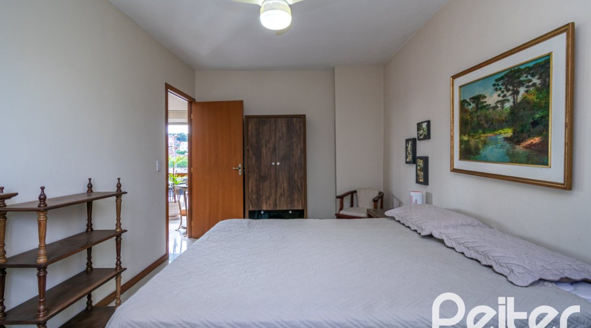 Cobertura à venda com 180m², 2 dormitórios, 1 suíte, 2 vagas, no bairro Vila Assunção em Porto Alegre