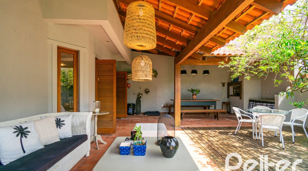 Casa em Condomínio à venda com 216m², 3 dormitórios, 3 suítes, 2 vagas, no bairro Hípica em Porto Alegre