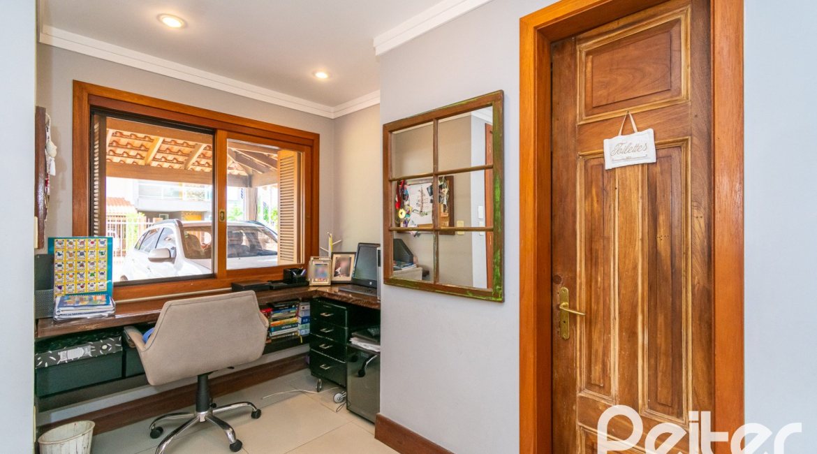 Casa em Condomínio à venda com 216m², 3 dormitórios, 3 suítes, 2 vagas, no bairro Hípica em Porto Alegre