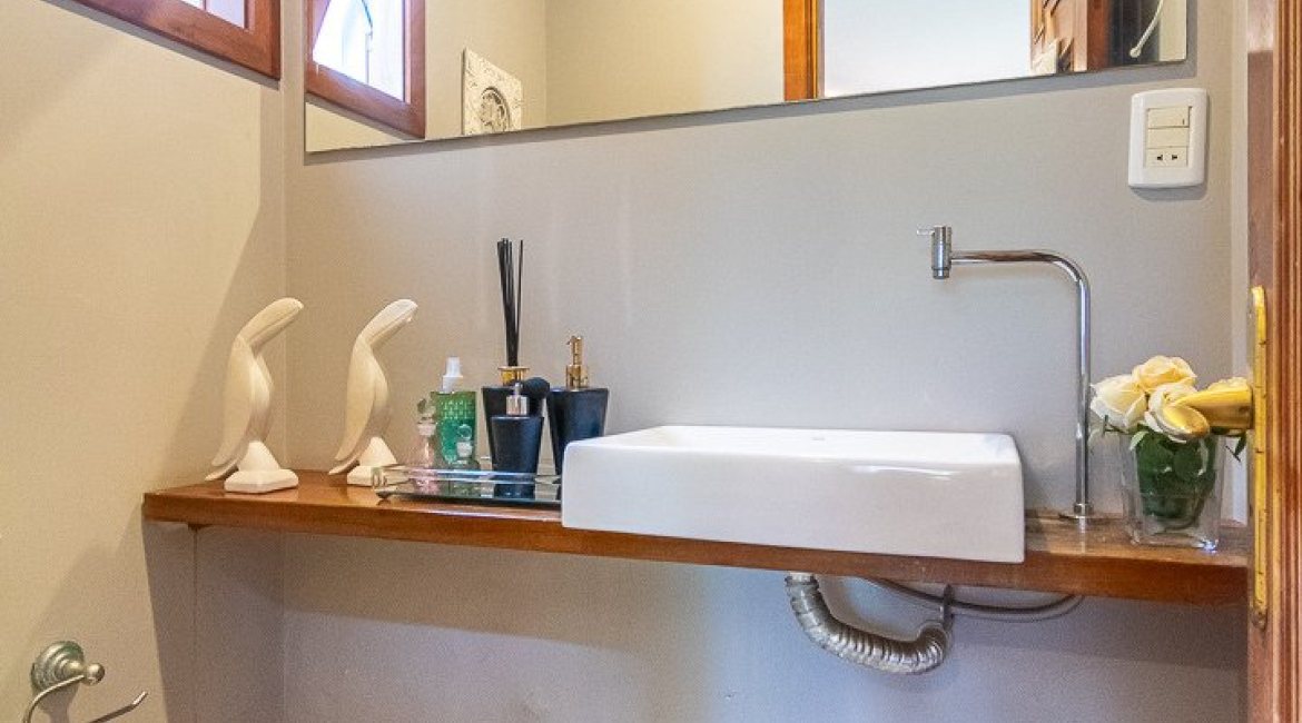 Casa em Condomínio à venda com 216m², 3 dormitórios, 3 suítes, 2 vagas, no bairro Hípica em Porto Alegre