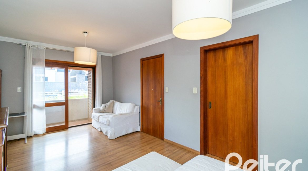 Casa em Condomínio à venda com 216m², 3 dormitórios, 3 suítes, 2 vagas, no bairro Hípica em Porto Alegre