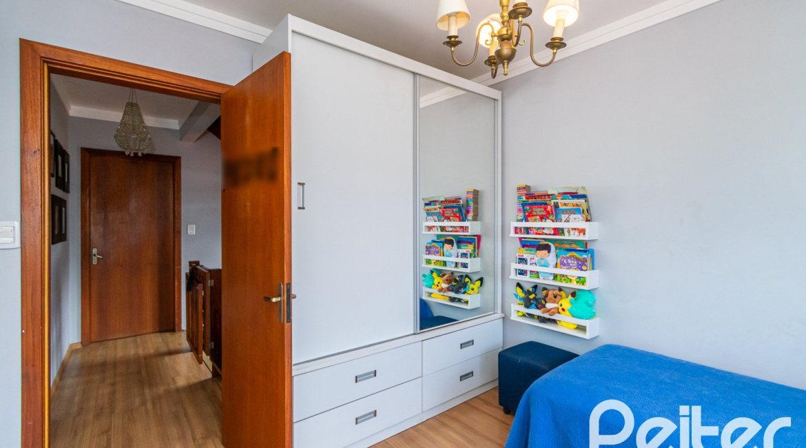 Casa em Condomínio à venda com 216m², 3 dormitórios, 3 suítes, 2 vagas, no bairro Hípica em Porto Alegre