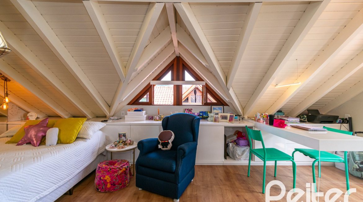 Casa em Condomínio à venda com 216m², 3 dormitórios, 3 suítes, 2 vagas, no bairro Hípica em Porto Alegre