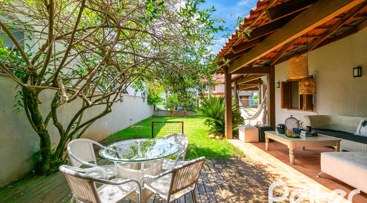 Casa em Condomínio à venda com 216m², 3 dormitórios, 3 suítes, 2 vagas, no bairro Hípica em Porto Alegre