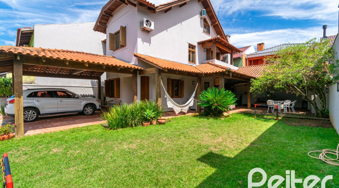 Casa em Condomínio à venda com 216m², 3 dormitórios, 3 suítes, 2 vagas, no bairro Hípica em Porto Alegre