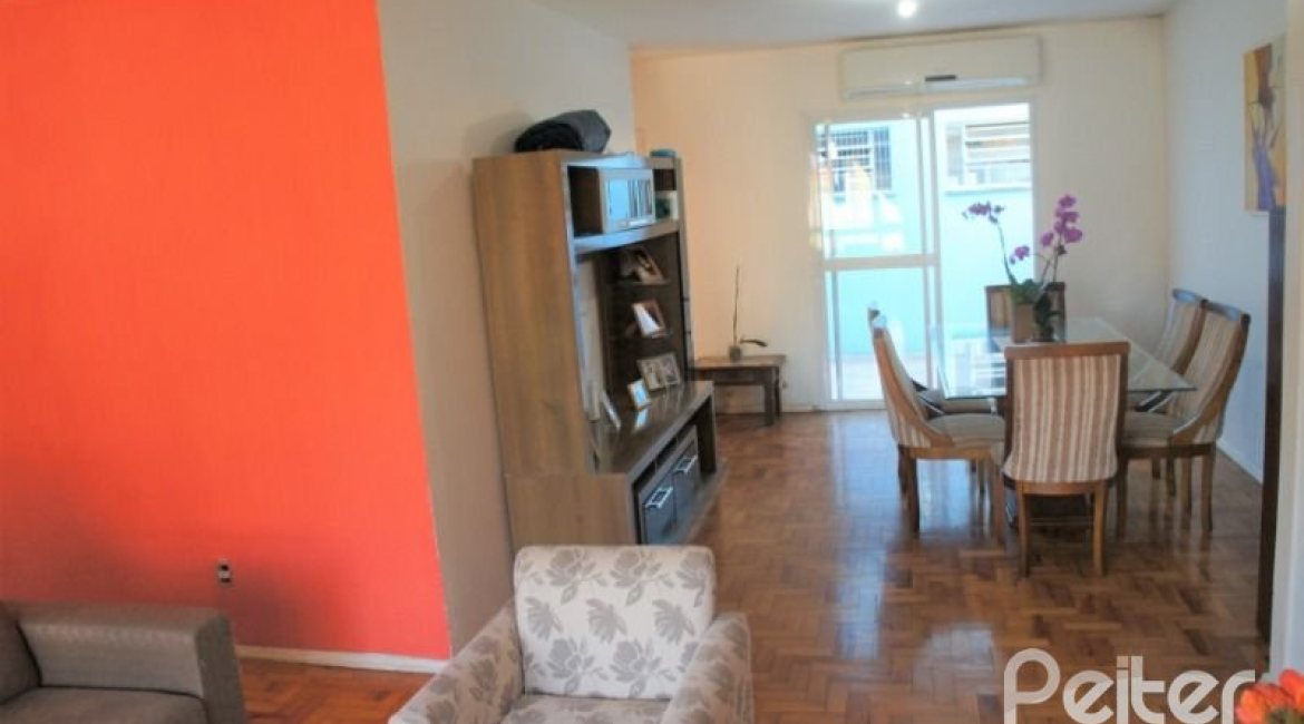 Casa à venda com 184m², 3 dormitórios, 1 suíte, 4 vagas, no bairro Ipanema / Jardim Verde em Porto Alegre