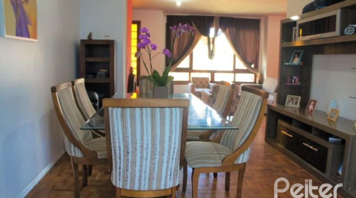 Casa à venda com 184m², 3 dormitórios, 1 suíte, 4 vagas, no bairro Ipanema / Jardim Verde em Porto Alegre